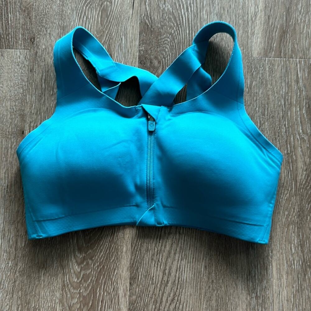 Lululemon Criss Cross Front Zip Sports Bra 34 C (discontinued)